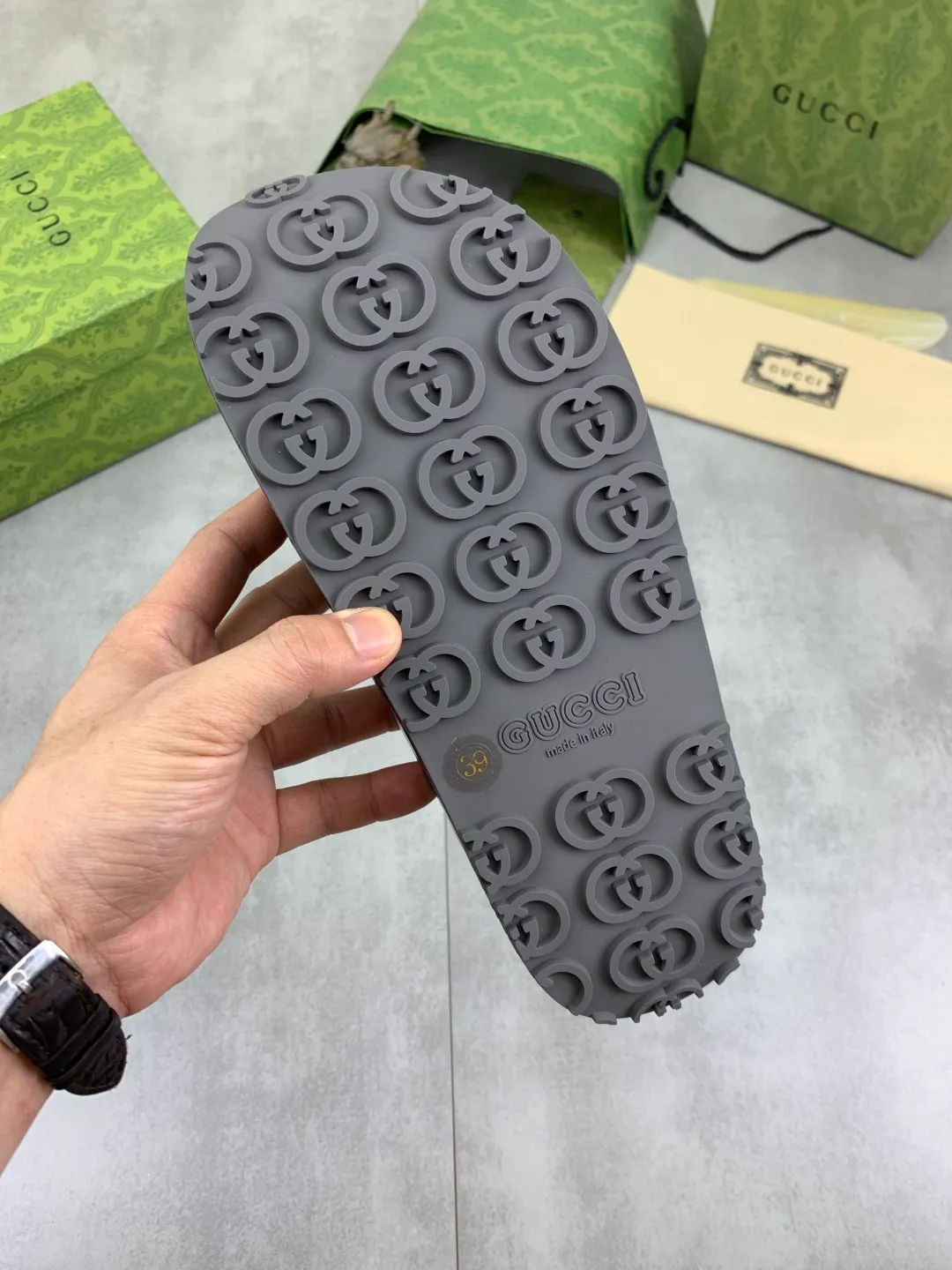Men's Men's Shoes 💰P300💰[New Style] High Version 🎁🎁🎁 GUCCI New Year of the Snake casual slippers, original official website, perfect workmanship, transmitting a kind of noble luxury, sublimating its definition of luxury in Gucci's high-end extraordinary craftsmanship. Original Gucci double G combination outsole, code number: 35-46, complete package